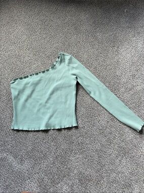 superdown Ribbed One-Shoulder Crop Top in Sage